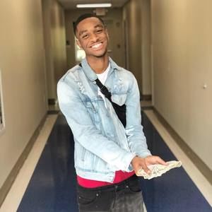 Meet your Posher, Derrick